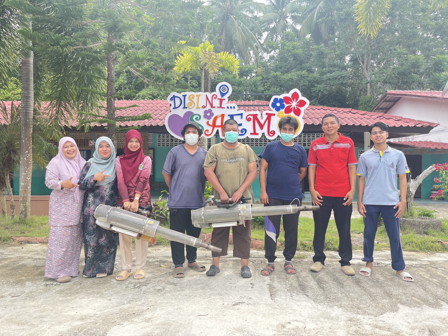 องค์การบริหารส่วนตำบลตะบิ้ง ร่วมกับโรงพยาบาลส่งเสริมสุขภาพตำบลตะบิ้ง ลงพื้นที่ฉีดพ่นหมอกควันกำจัดยุงลาย เพื่อป้องกันการแพร่ระบาดของโรคไข้เลือดออก ในพื้นที่ตำบลตะบิ้ง