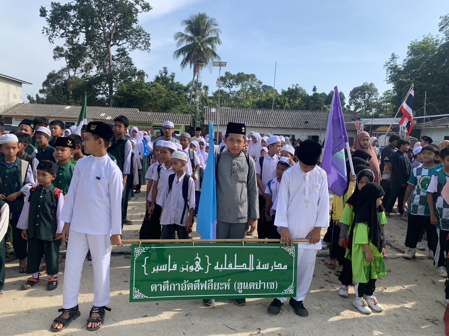 เปิดพิธีโครงการเสริมสร้างศักยภาพเด็กและเยาวชนตำบลตะบิ้ง 
